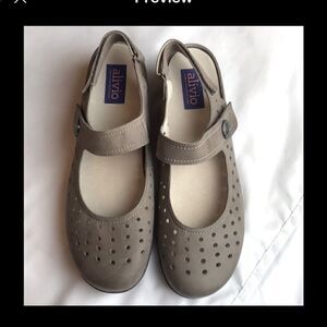 ALIVIO leather Mary Jane SLINGBACKS.  New